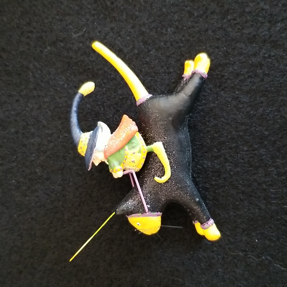 🧙‍♀️VINTAGE WITCH AND CAT PIN🐱